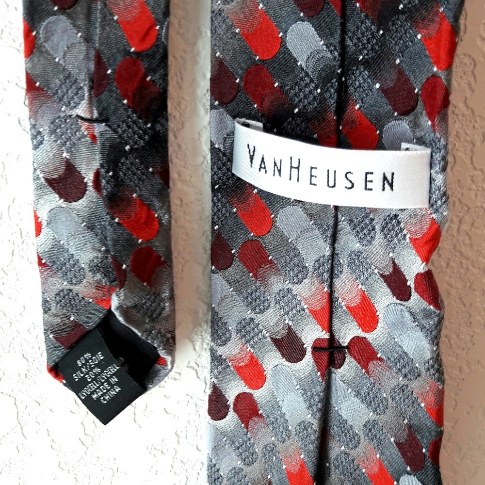 Van Heusen Neck Tie - Picture 2 of 2